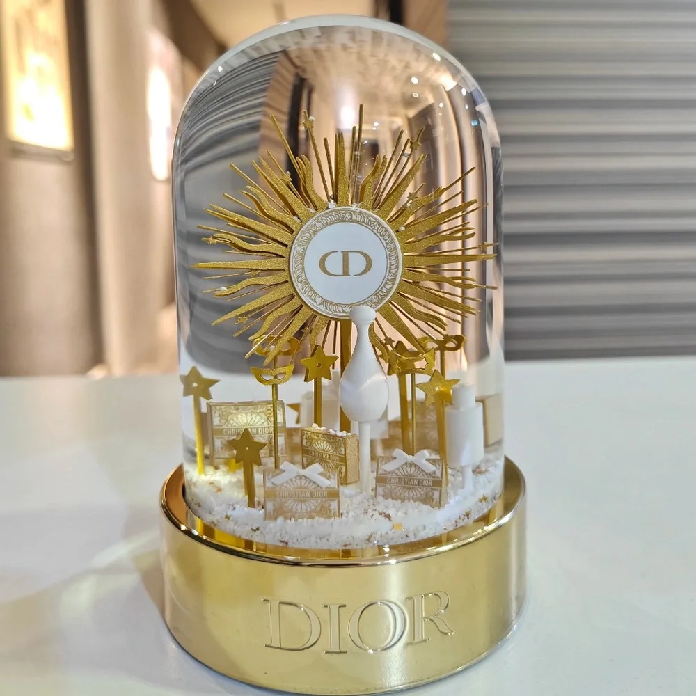 Dior gift 2024 Christmas snow Globe - Picture 1 of 9